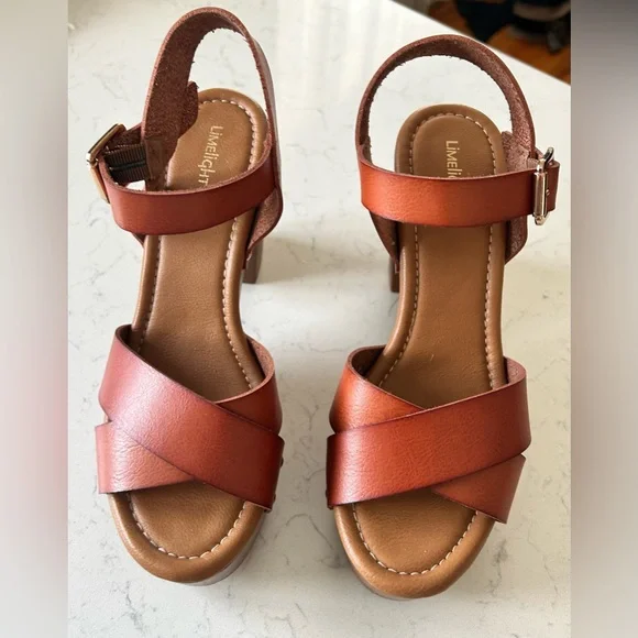 Like New Limelight Women’s Platform Sandal - Picture 7 of 14